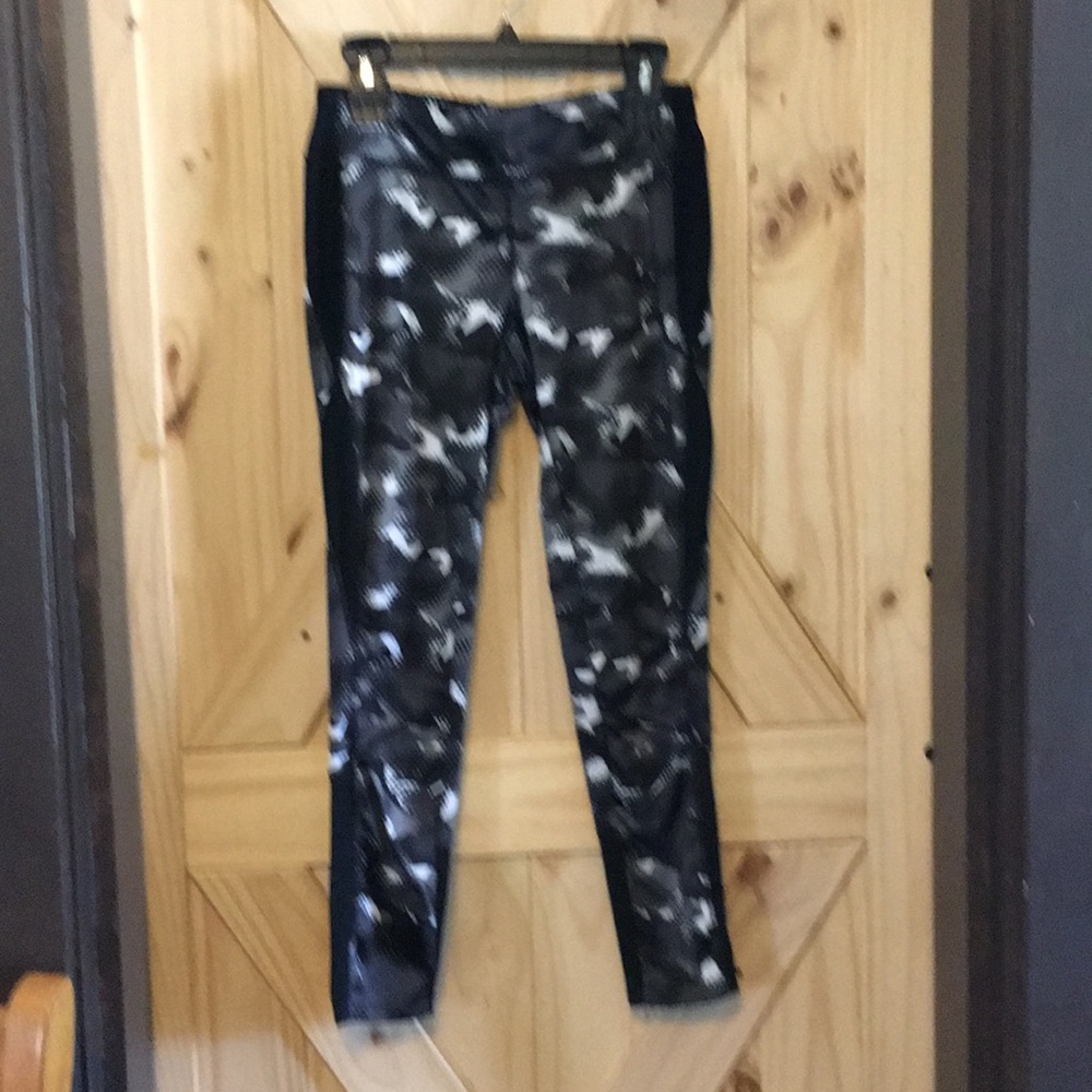 SOLD!! Final price drop-Avia leggings